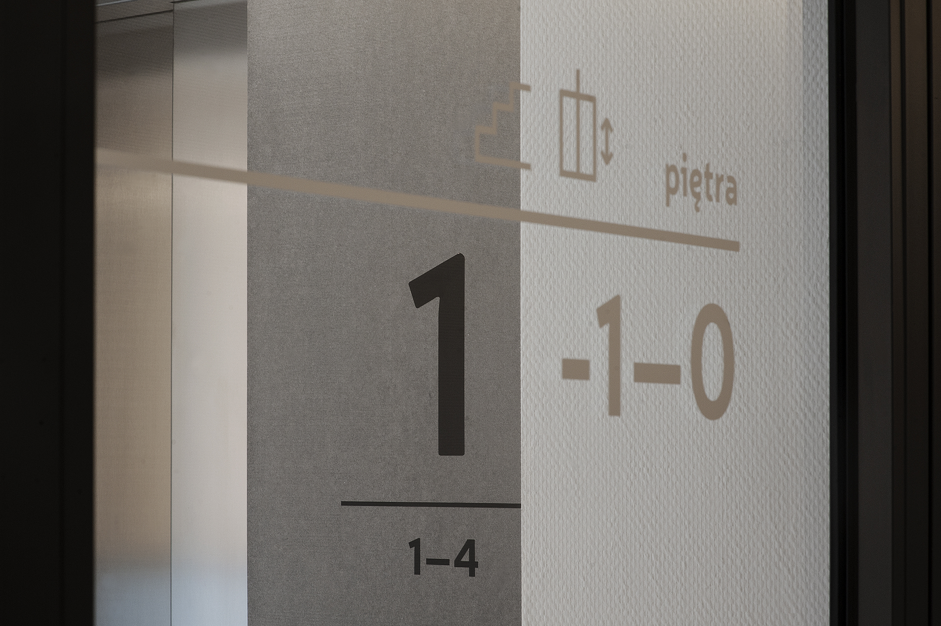 Rajska 8 和 Heweliusza 18 导向系统设计丨波兰格但斯克丨blank studio,wayfinding studio-12