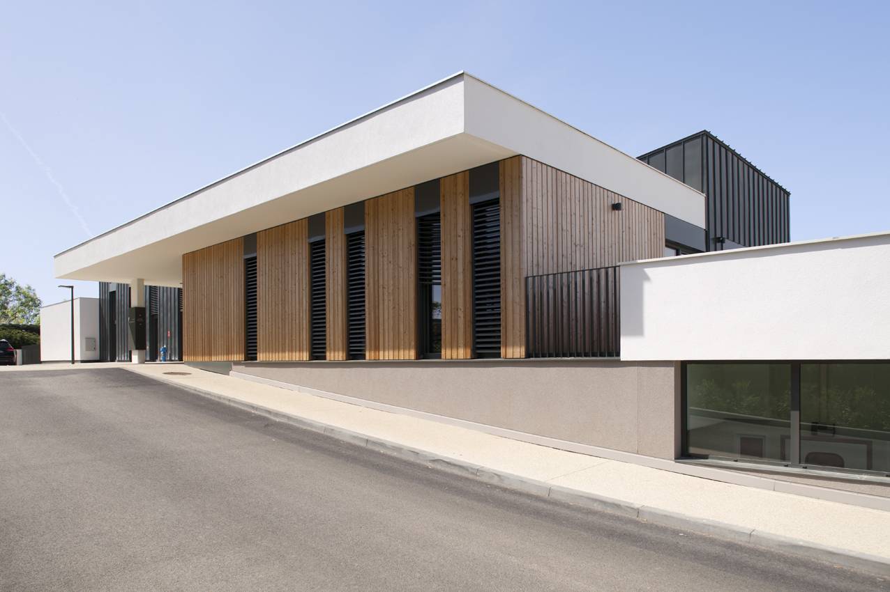 狼堡养老院

注：Ehpad是法语中EHPAD的写法，指接收失能老人的养老院；Le Château du Loup直译为狼之城堡，结合前面的Ehpad，意译为狼堡养老院  丨Studio Gardoni-3