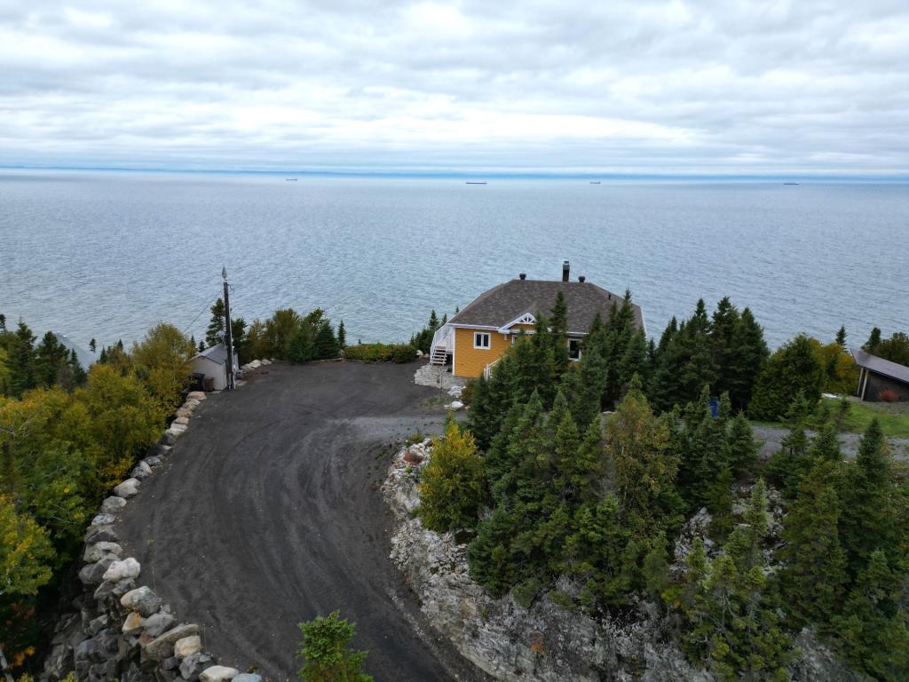 圣西蒙  里穆斯基山上的漂亮住宅丨加拿大魁北克-4