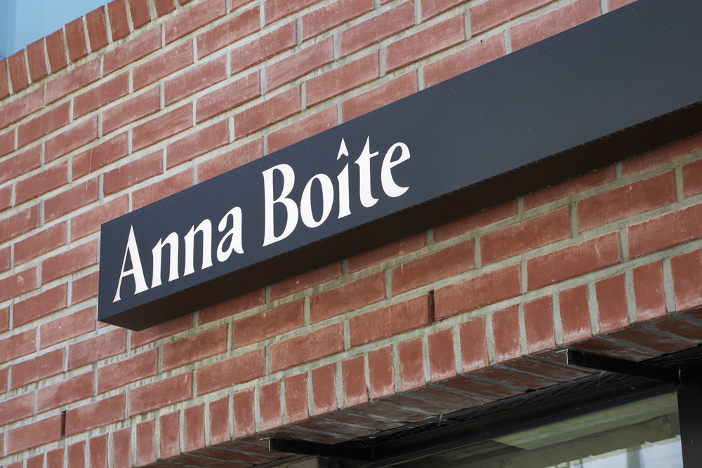 十坪咖啡厅的现代简约设计风格-15