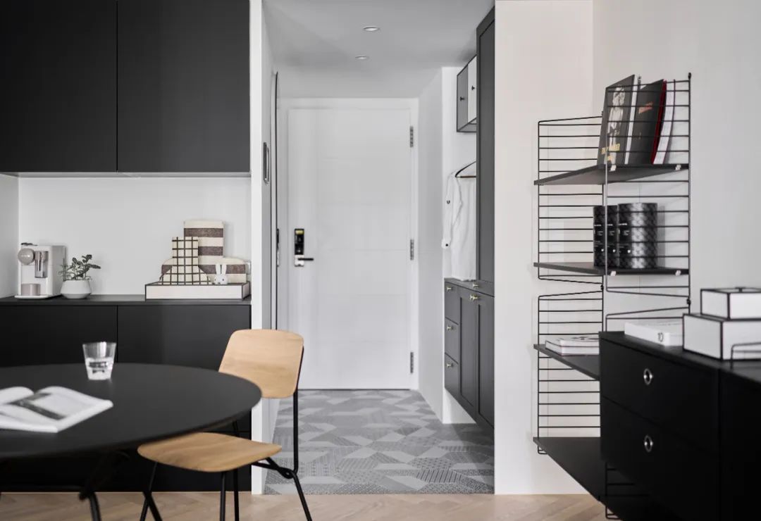 现代黑白灰搭配的北欧风住宅丨工作室-79