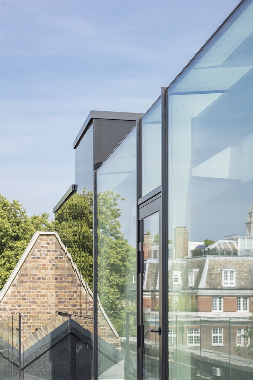 伦敦旧仓库建筑翻新变身开放式办公室-38