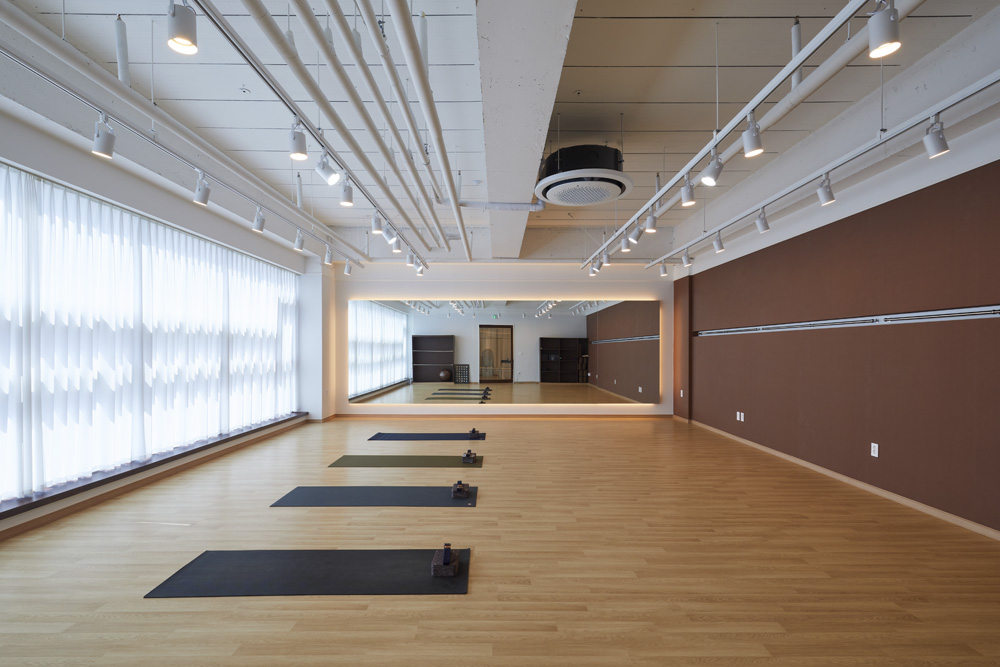 现代简约风 45 平米瑜伽馆设计-4