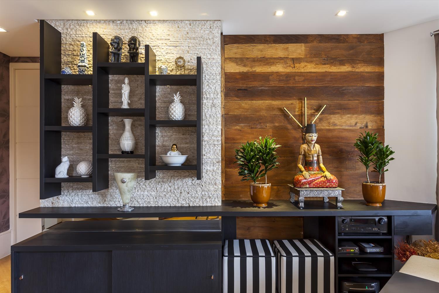 巴西圣保罗 350 平米现代公寓,木质与玻璃的精致细节-6