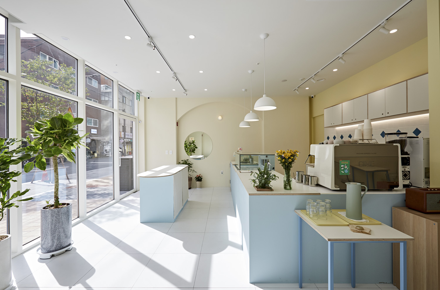 简约清新 25 平米小烘焙店设计-6