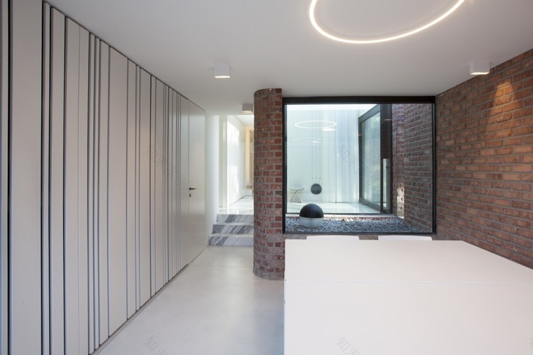 比利时哈塞尔特现代家庭住宅-24