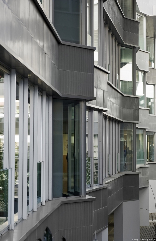 塞维利亚大学科学教育学院 · 创新的叠加建筑设计-19