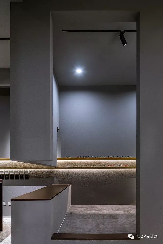 用玻璃与黄铜贯穿空间·北京阿目眼镜店铺-26