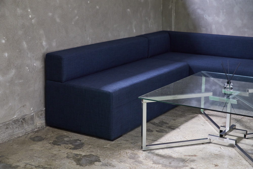 照明点亮的工业风咖啡厅设计-18