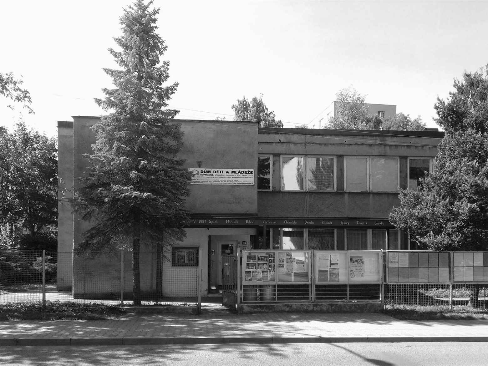 Rekonstrukce fasády a okolí DDM v Kopřivnici – Mrva.net-20