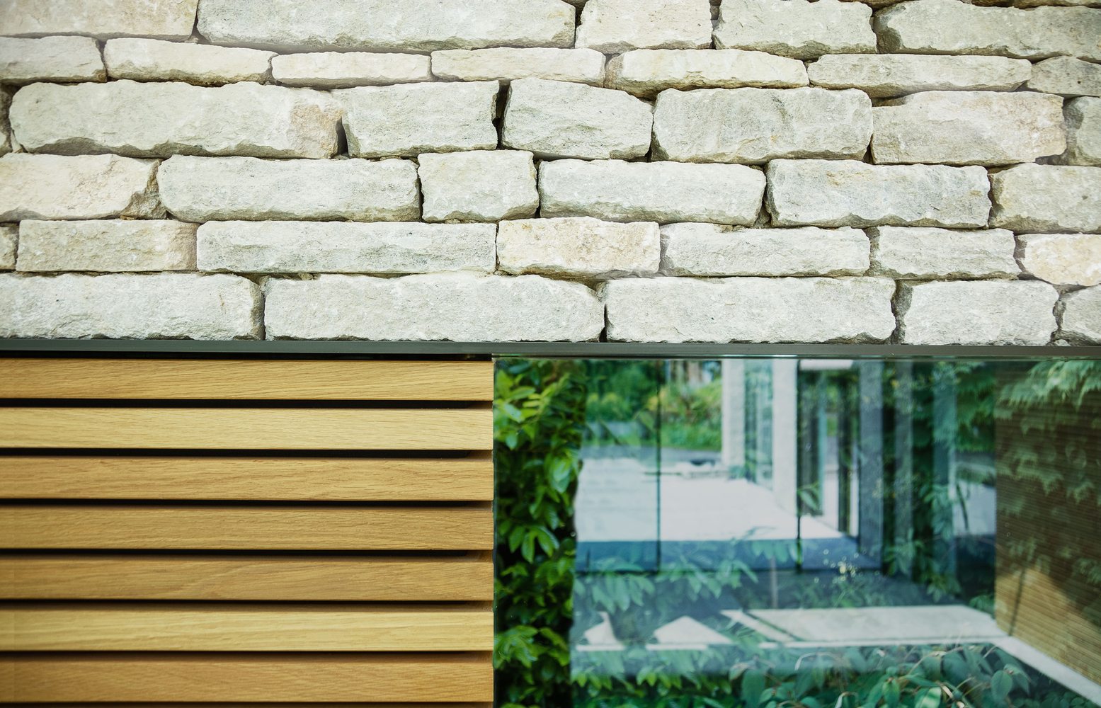 英国萨里山边缘的生态泳池屋-42