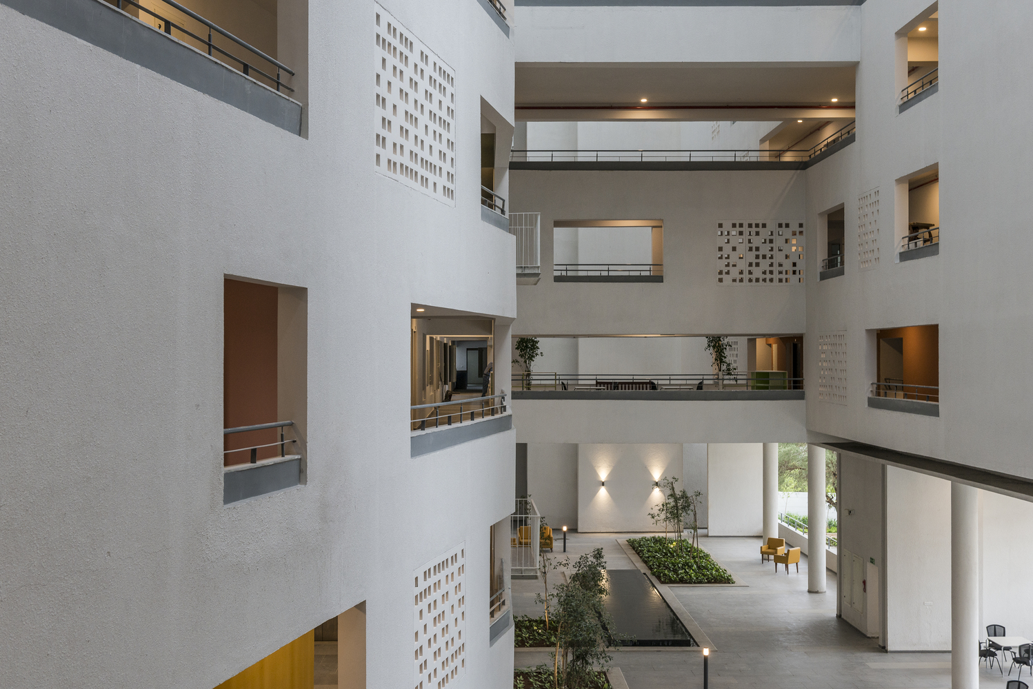 德万哈里的公园边养老院·综合社区生活的活力空间-49