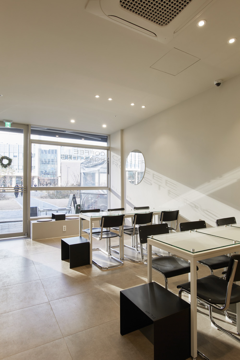 13 平米极简咖啡厅 | 小空间的大设计-8