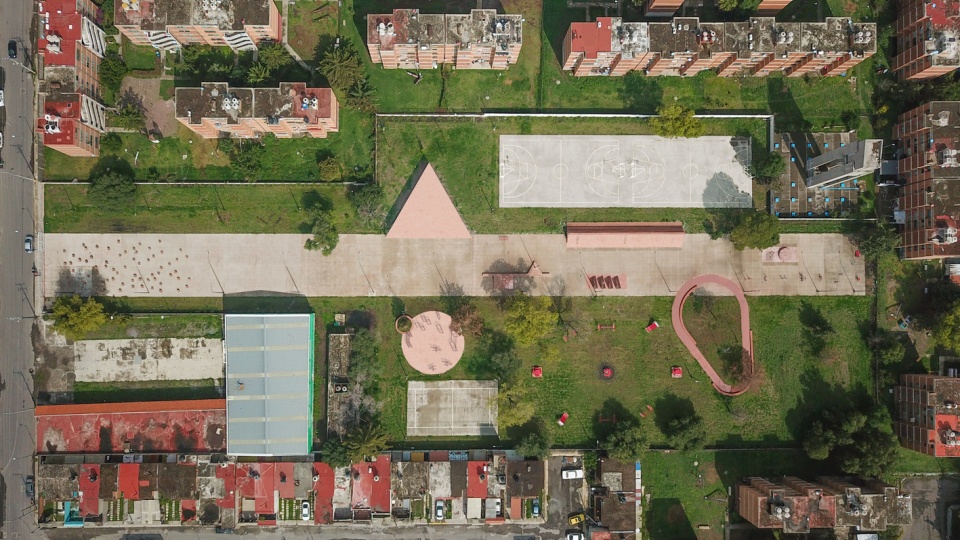 混凝土走廊的多功能公园设计-3