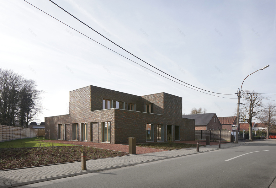 比利时郊区别墅设计,创新几何形态与丰富空间层次-13