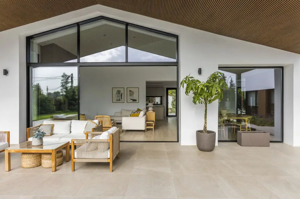 西班牙海岸线日式北欧风别墅设计-1