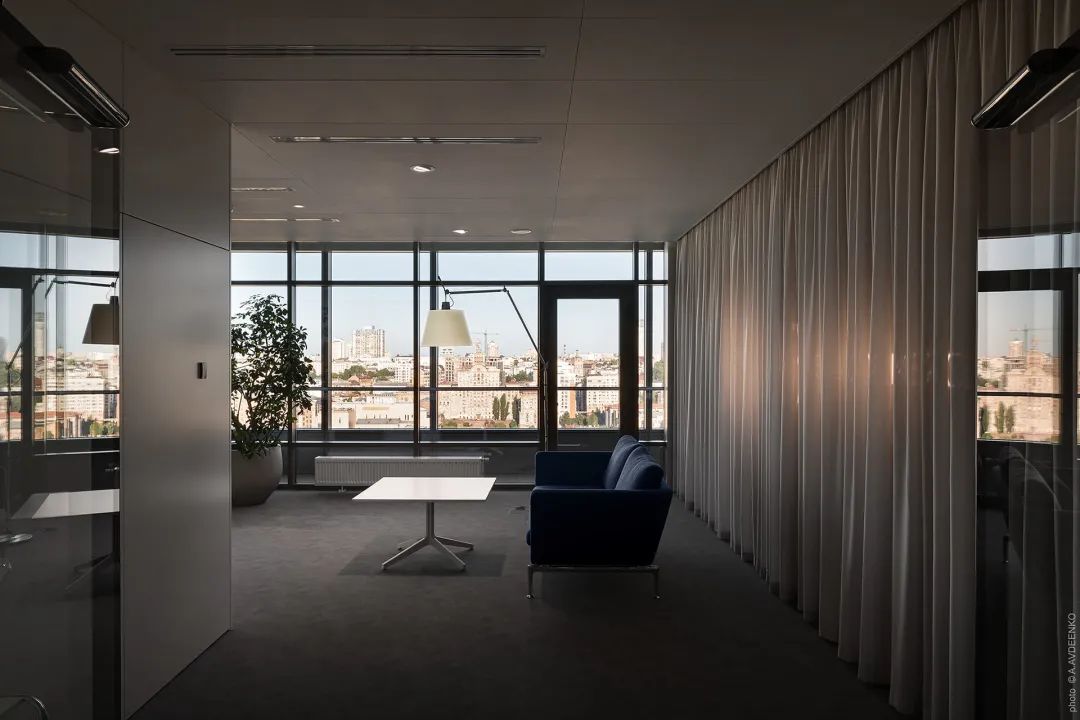 极简创意空间 · 东京新内拉里 28 号楼办公室丨日本东京丨ZOTOV＆CO-17