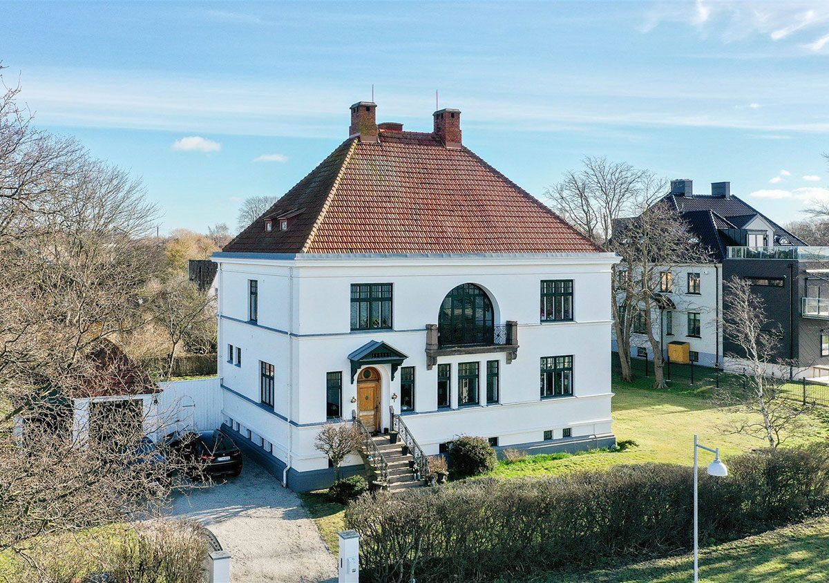 瑞典海岸线上的 Art Nouveau 风格历史别墅-1