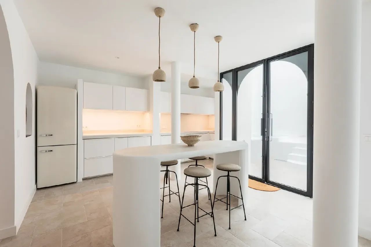 极简奶油风,宁静的理想家丨Anne Guinault-18