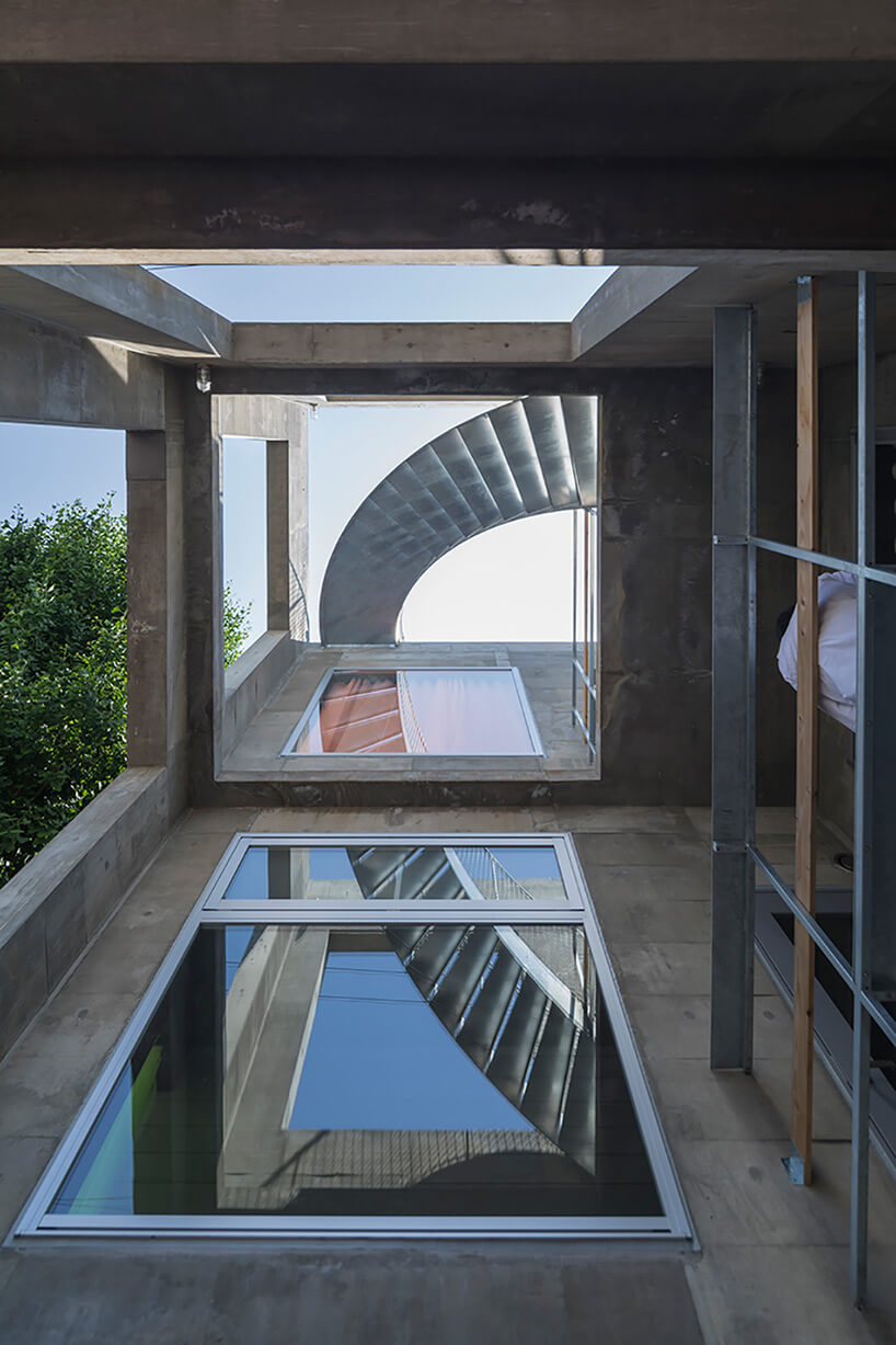 清水模与多彩的窗帘：大阪工业风设计旅馆THE BLEND INN-11