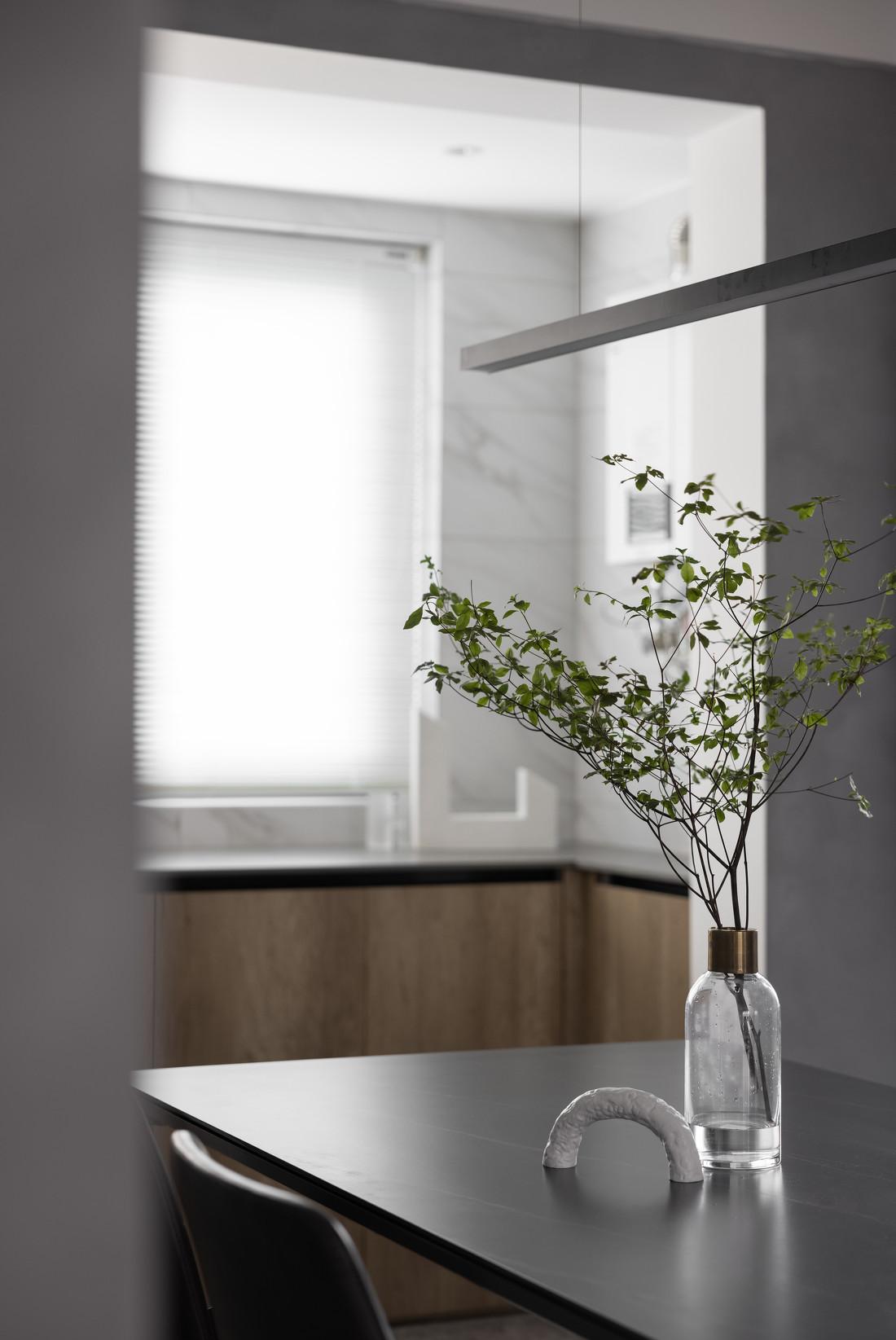 石头平层简约黑白灰三居改造丨玖柞制作-28