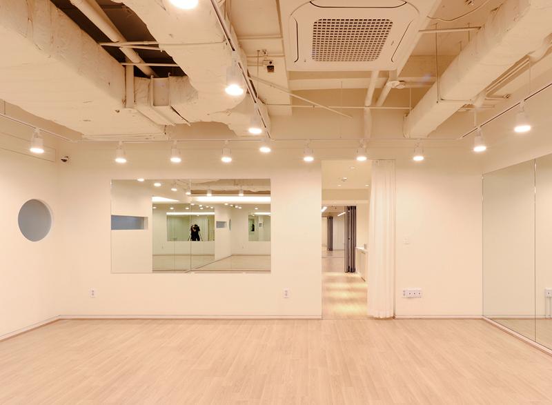 简约时尚的 34 平米办公空间设计-3