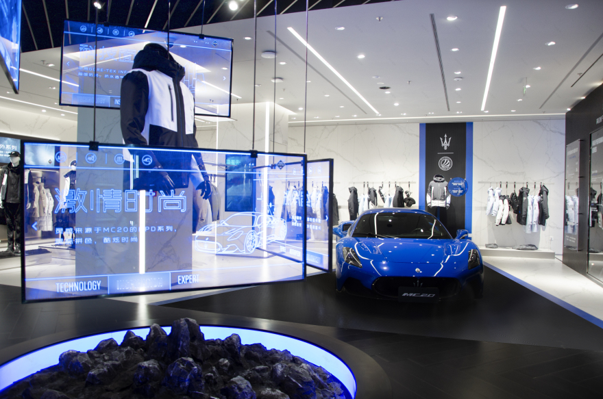 波司登×玛莎拉蒂联名橱窗中岛边场设计丨中国上海-20