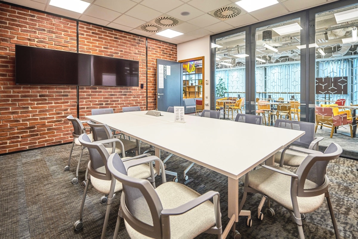 华沙保密制药公司办公室设计丨波兰华沙丨Massive Design-19