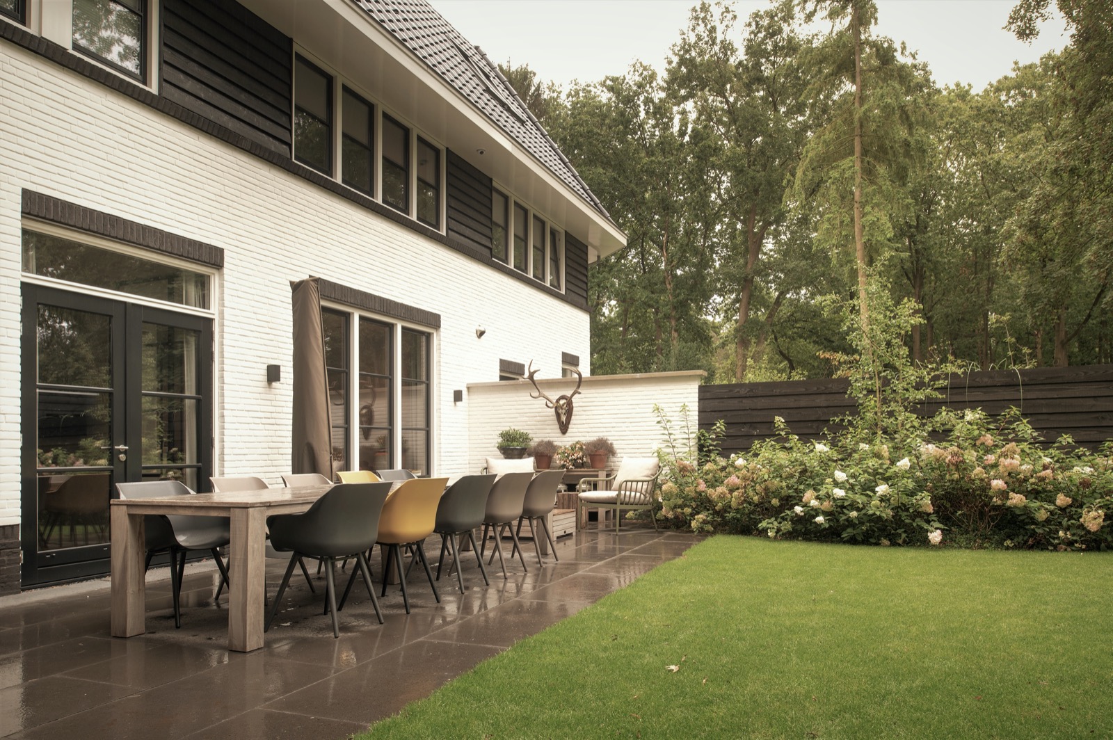 Wellnesstuin met zwembad tussen het groen in Zeist - HOOG.design - Exclusive living inspiration-5