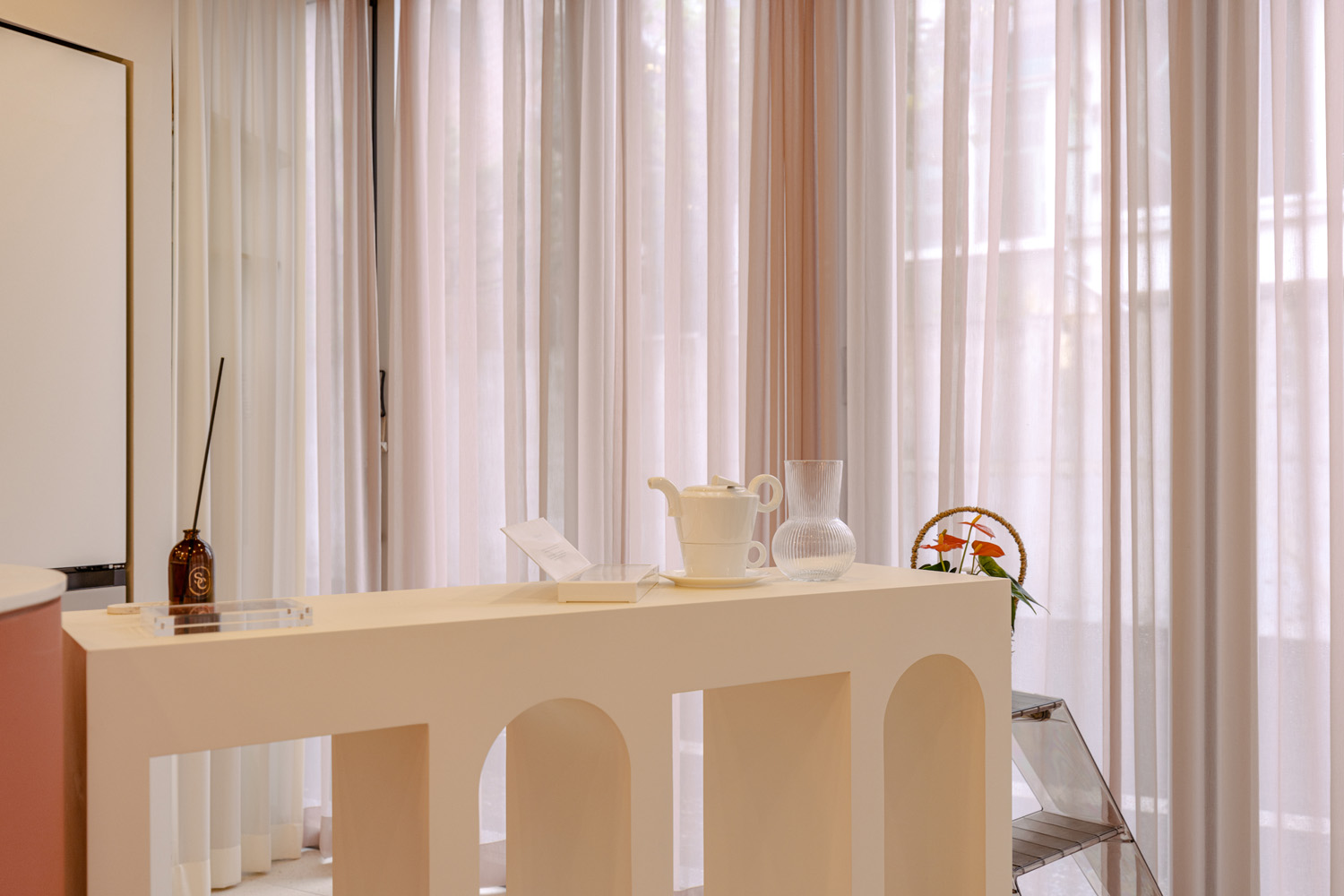 粉色糖果般的斯文空间 | 15 平米咖啡厅的甜蜜设计-8