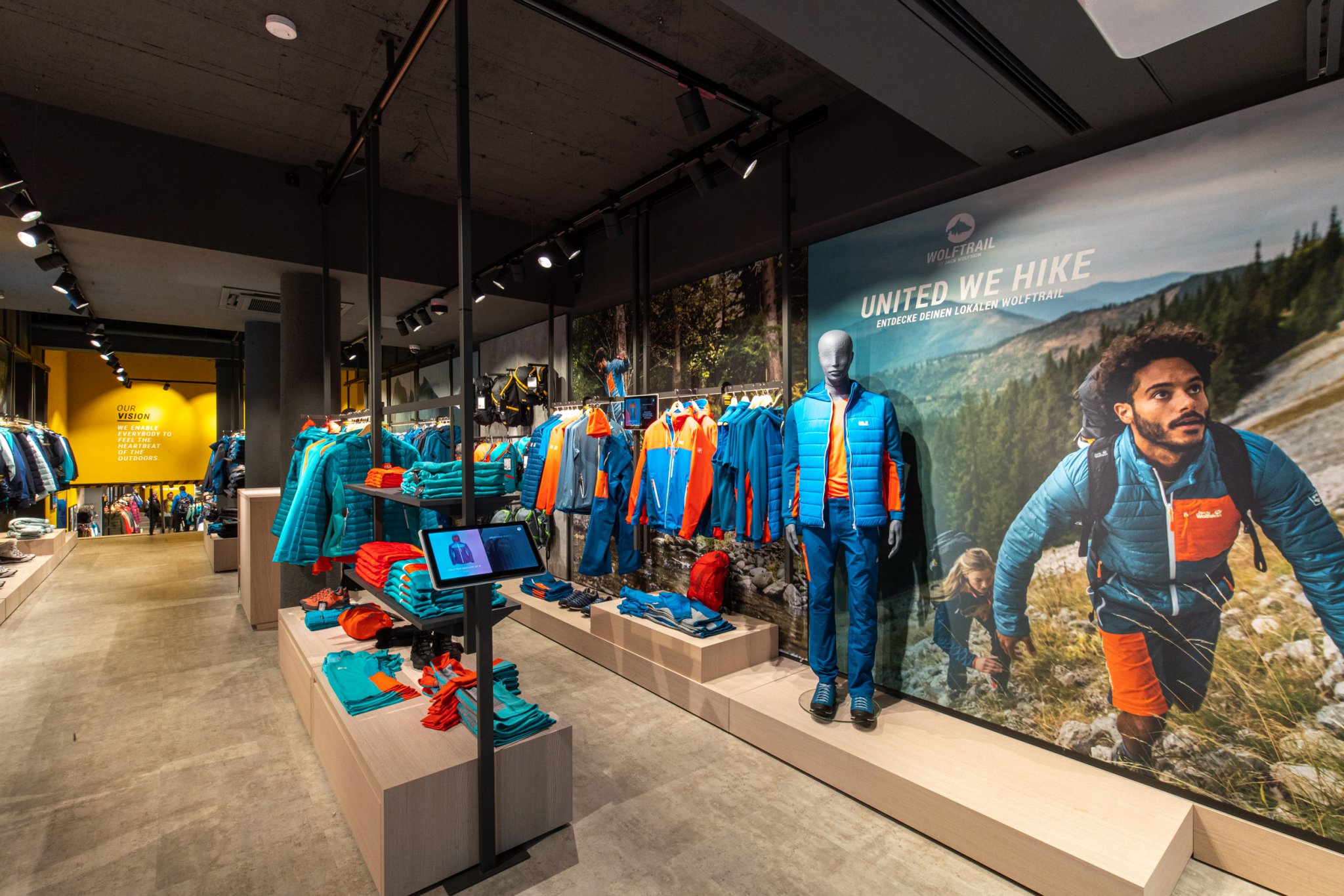 Jack Wolfskin 新店设计 | 环保可持续的都市风格-19