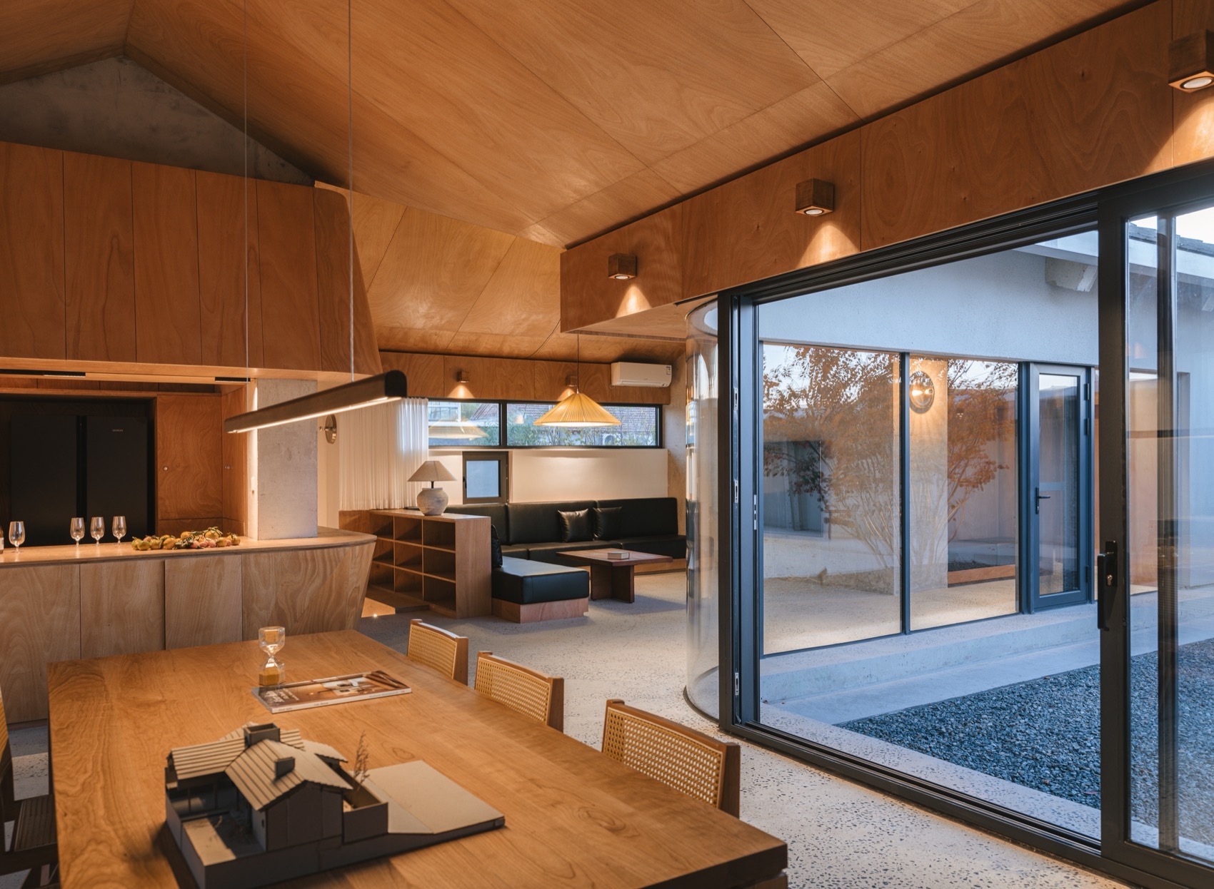 十字交叉之家 – 一朵屋面下的安顿与穿梭丨中国北京丨察社办公室-118