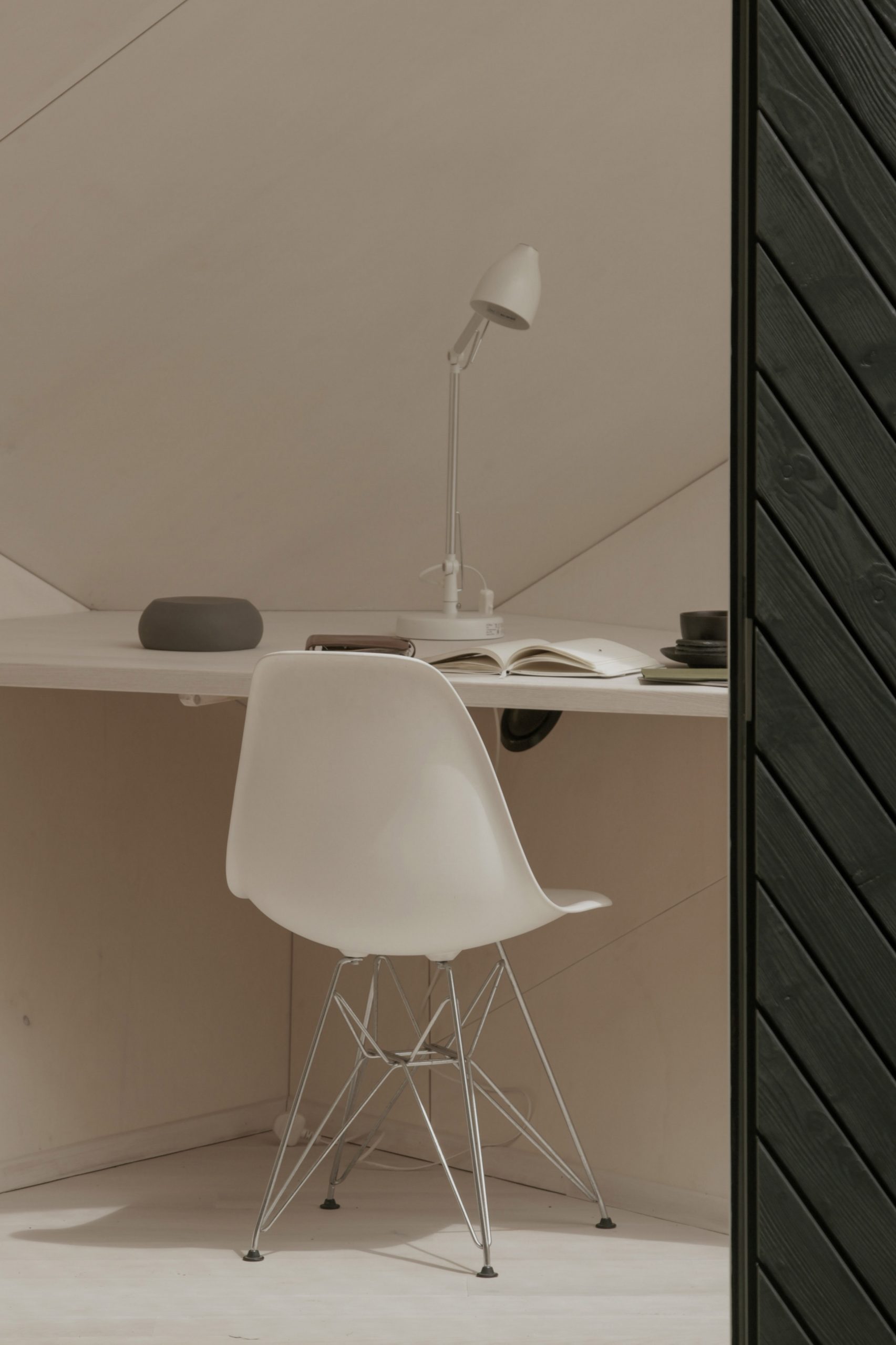 木雕塑般的远程办公空间-17