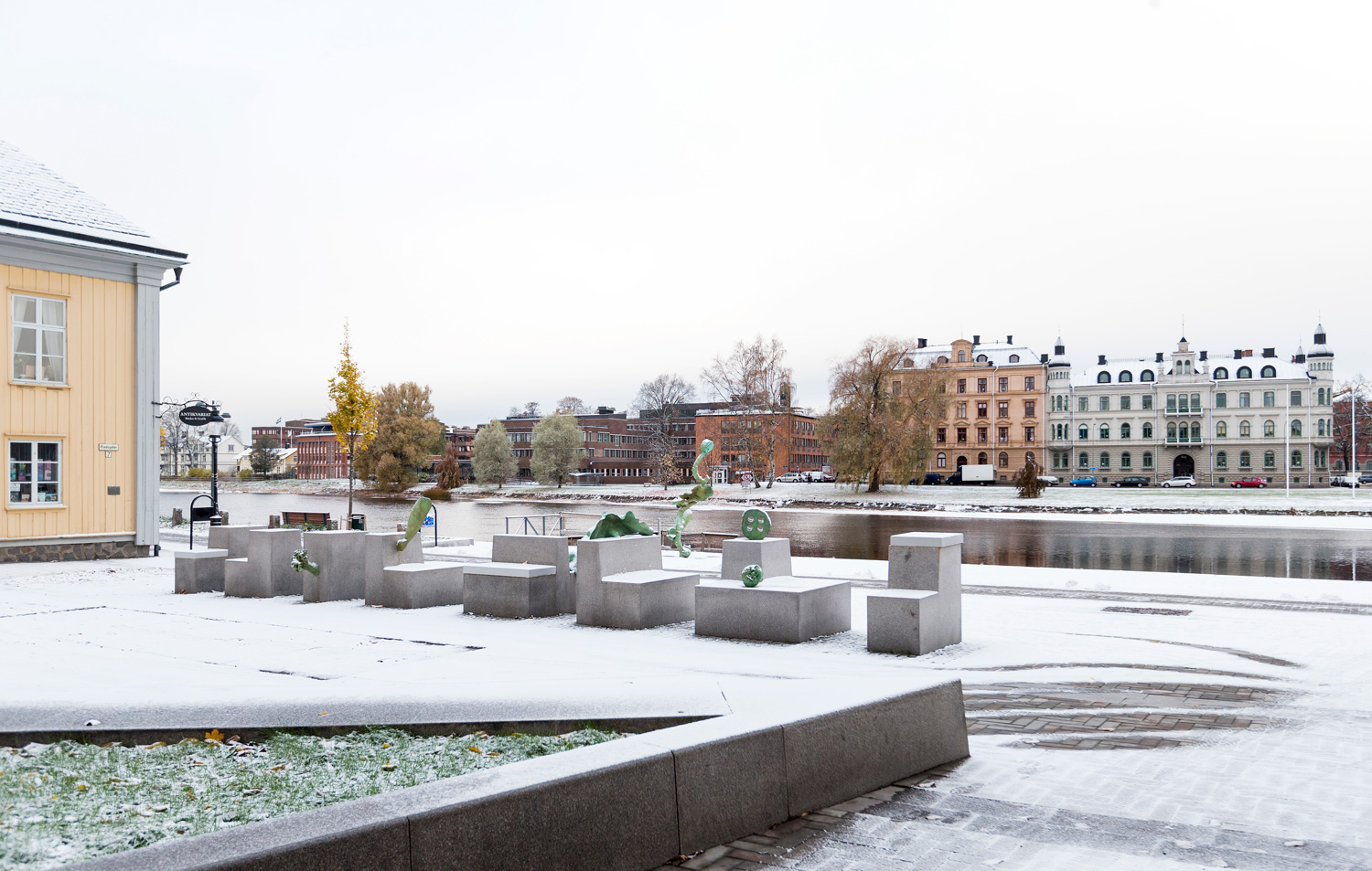 瑞典卡尔斯塔德市阿尔门广场 | 绿色公共空间的艺术化诠释-14