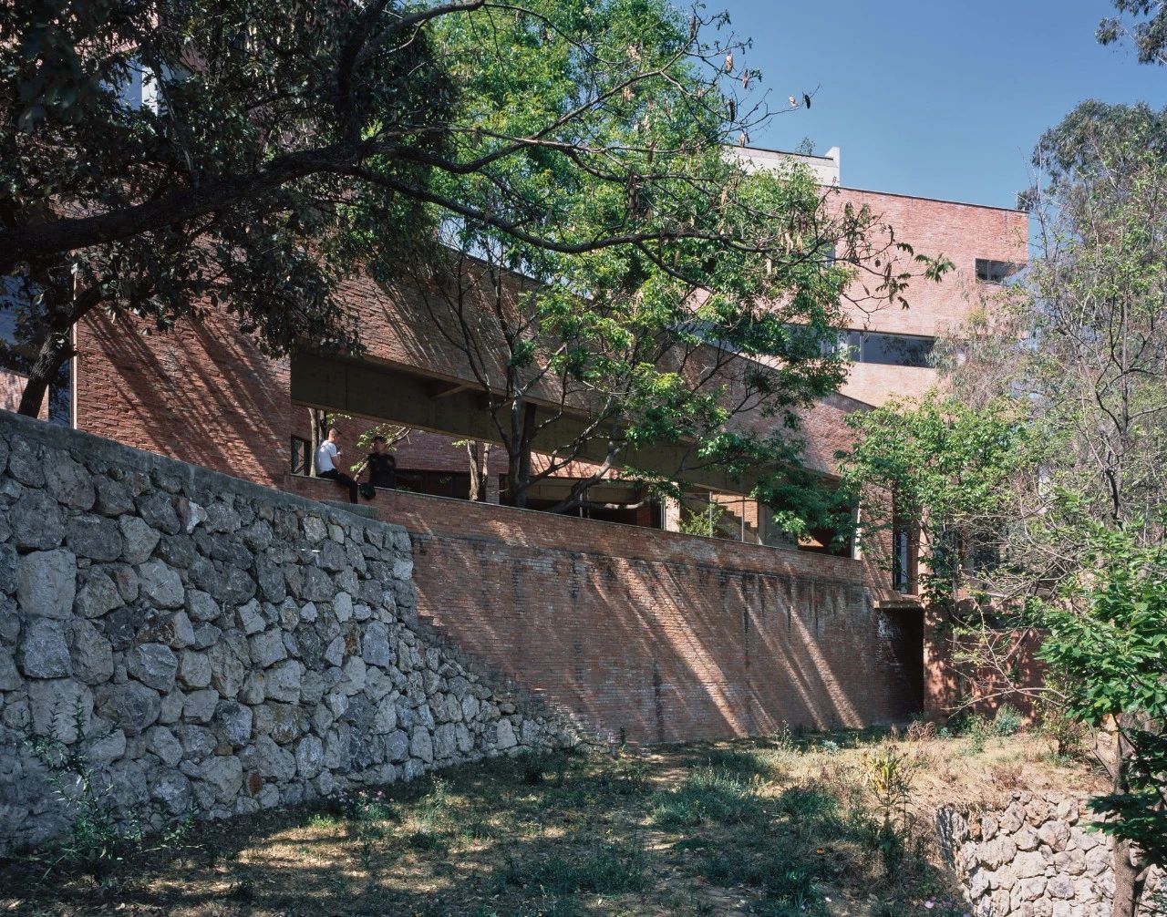 云南安宁田野红砖房丨中国云南丨杨雄-1