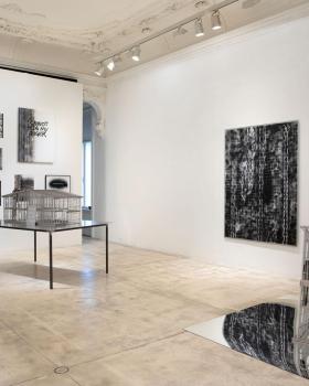 束缚与自由 | Monica Bonvicini 的"Stagecage"艺术展