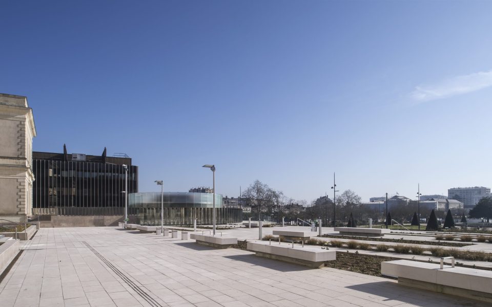 市政厅上下广场整治及议会厅立面重组项目丨法国丨布鲁诺·于埃建筑工作室-2