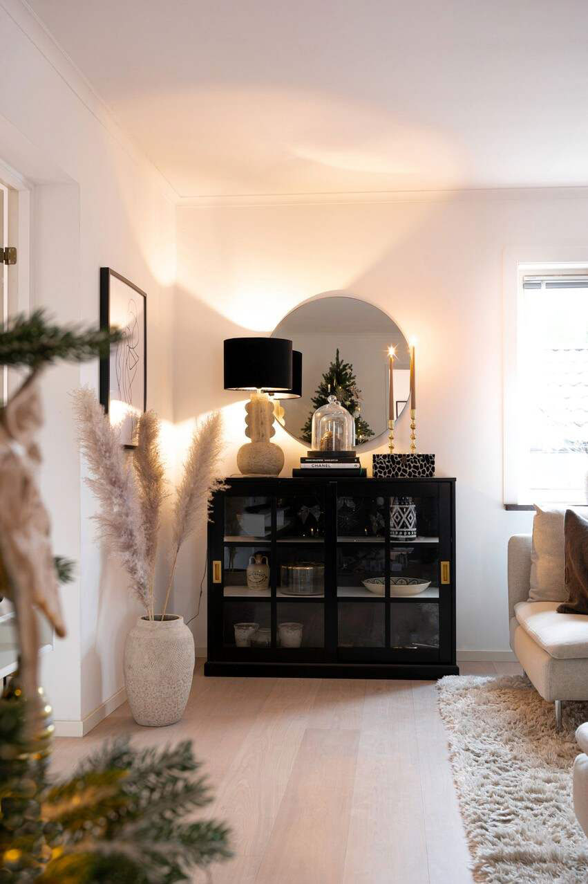 Soft minimalism with festive flavor-4