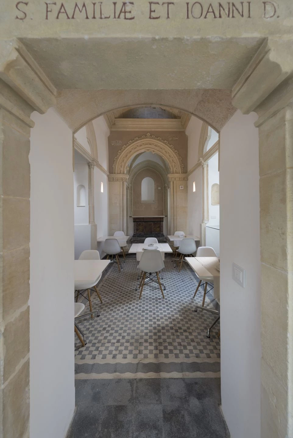 意大利修复古堡别墅,新旧对话的光影空间-35