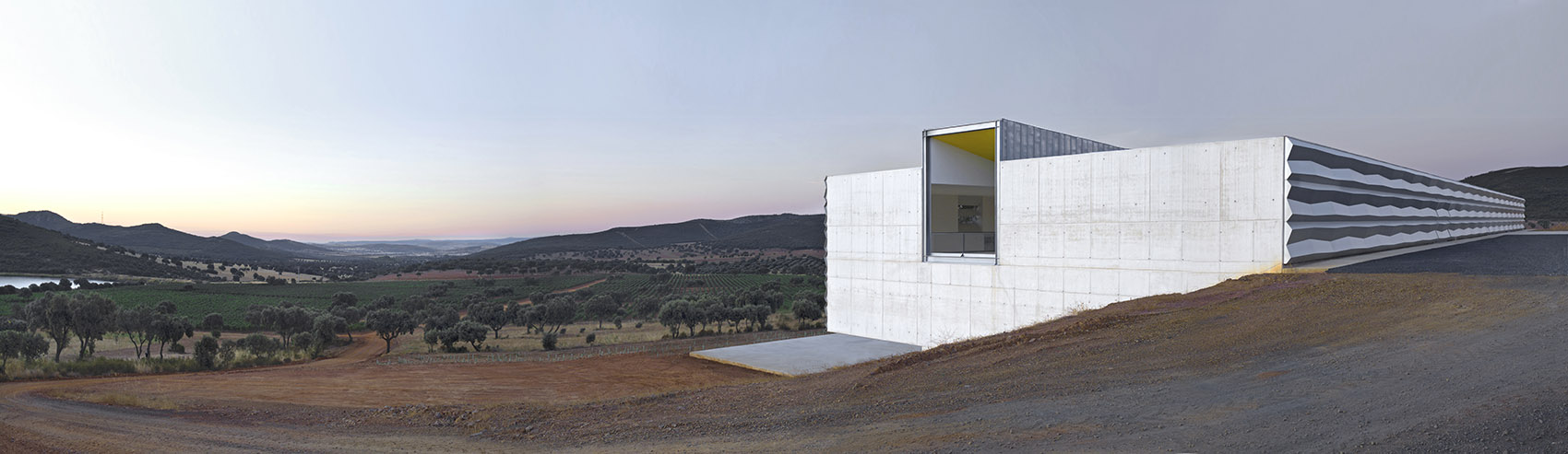 遗世独立,西班牙原野中的酿酒厂 / S-M.A.O.-7