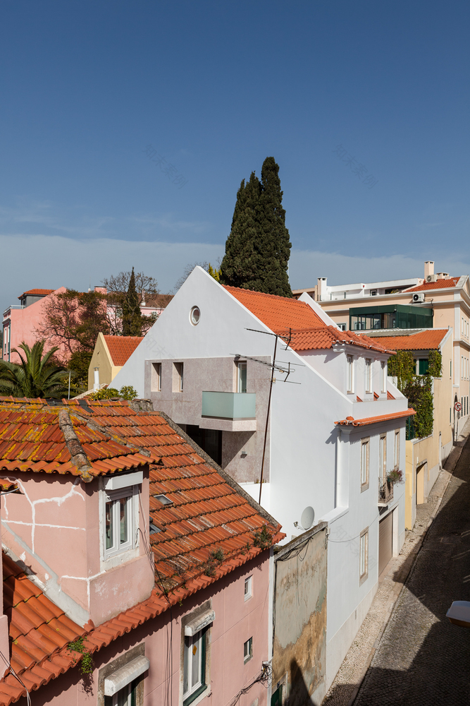 里斯本塔帕达教堂旁现代家庭住宅-44