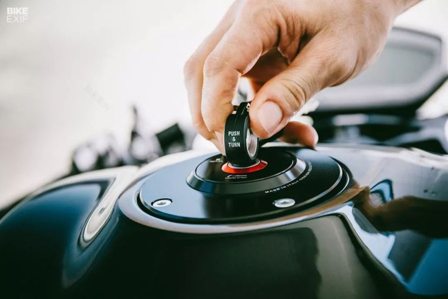 【机车党】在激情的岁月里,本该拥有一辆杜卡迪怪兽797-10