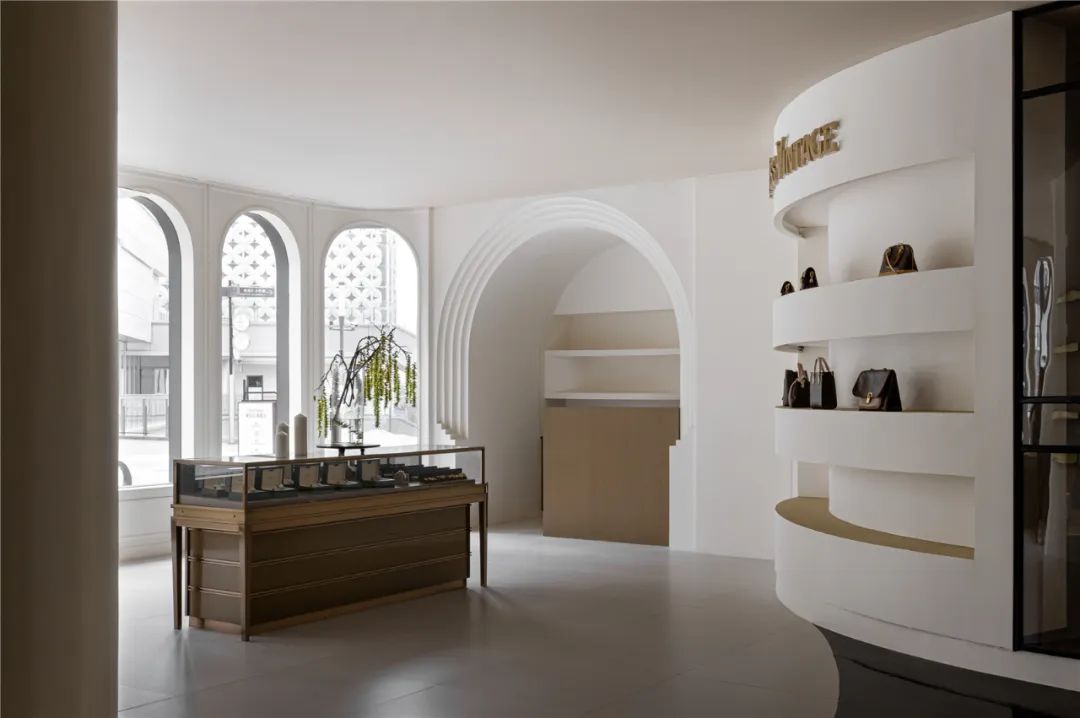 Miss Vintage 奢侈品集合店丨中国重庆丨岭众联合田艾灵设计-50