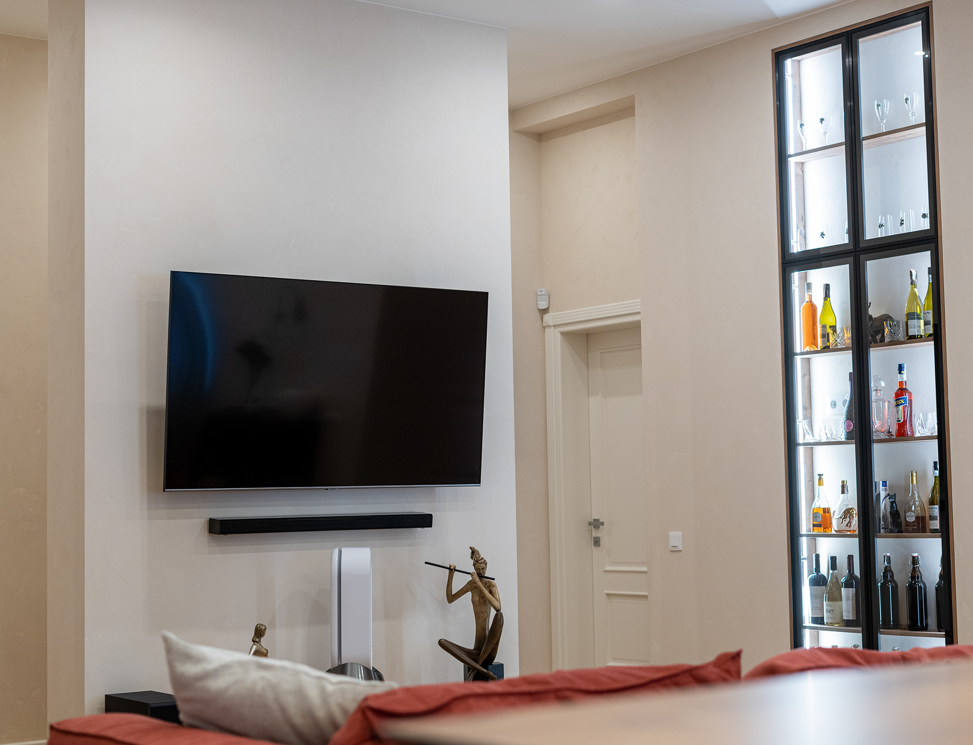 PRIVATE HOUSE: 300 sq.m, (Real)-10