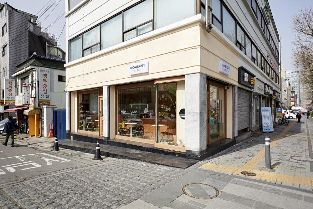 温煦氛围的 10 坪白砖咖啡馆设计案例-15