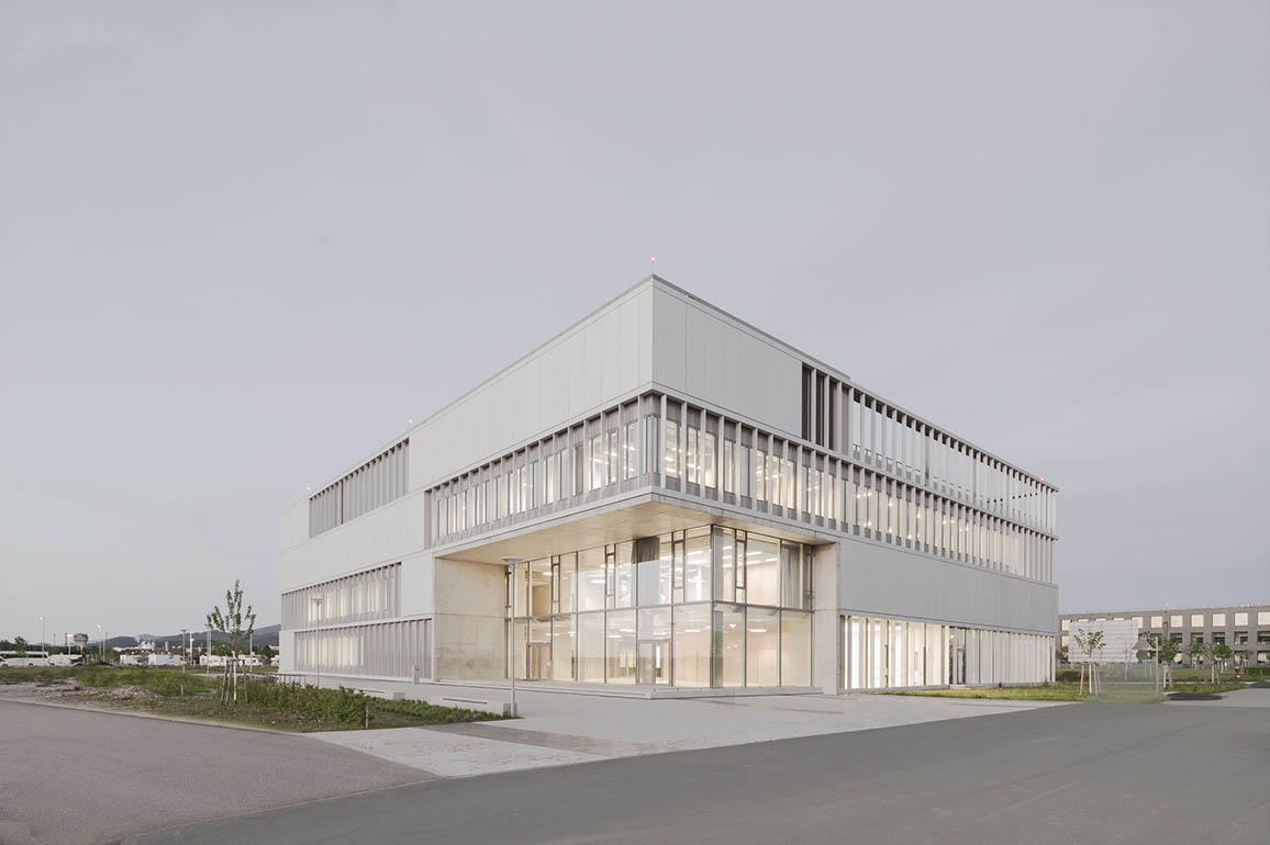 Albert-Ludwigs-Universität Freiburg, Forschungsgebäude IMBIT (Institute for Machine-Brain Interfacing Technology) - hw-3