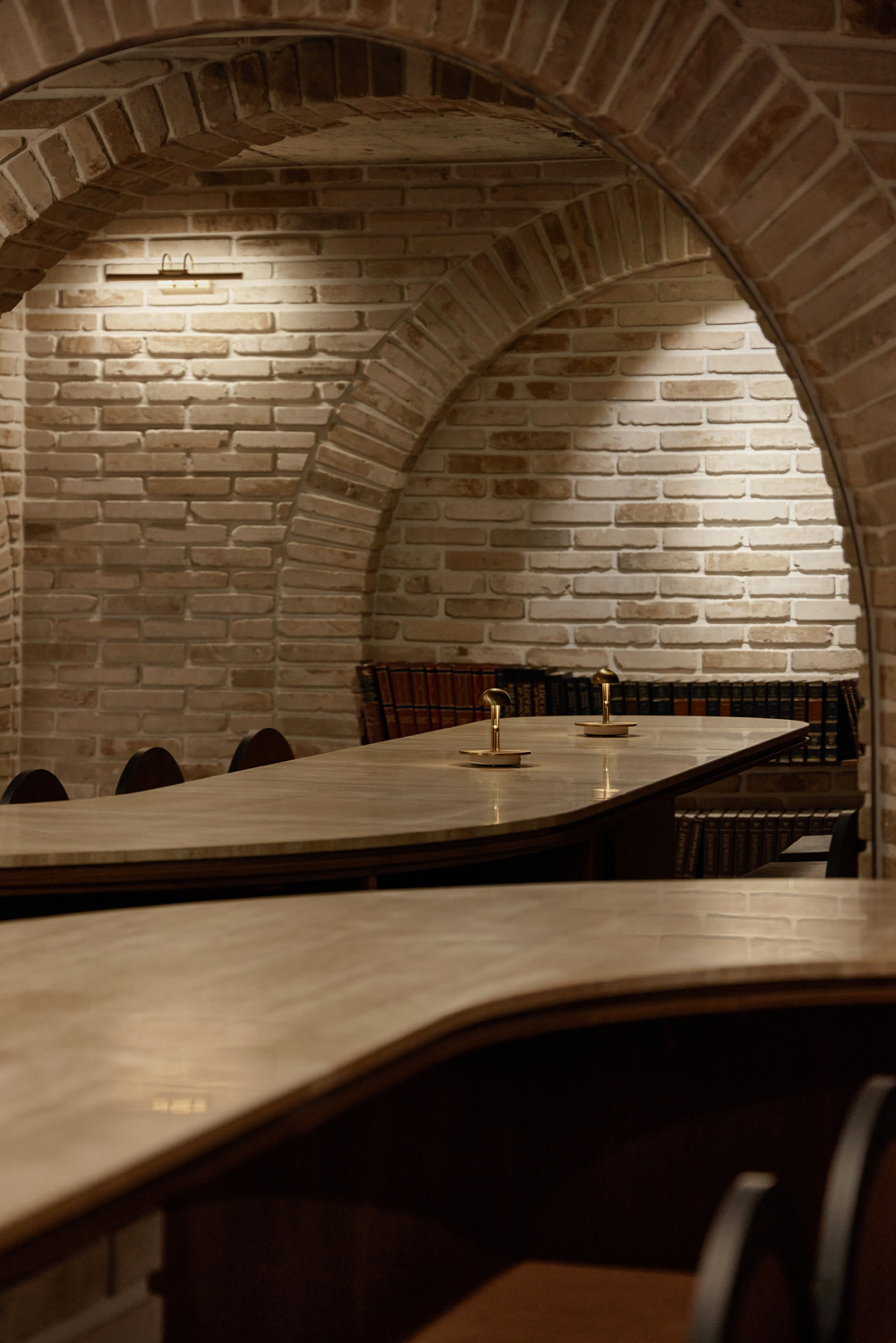 【韩国高级红酒酒吧设计】融合传统与现代的 40 平米奢华空间-25