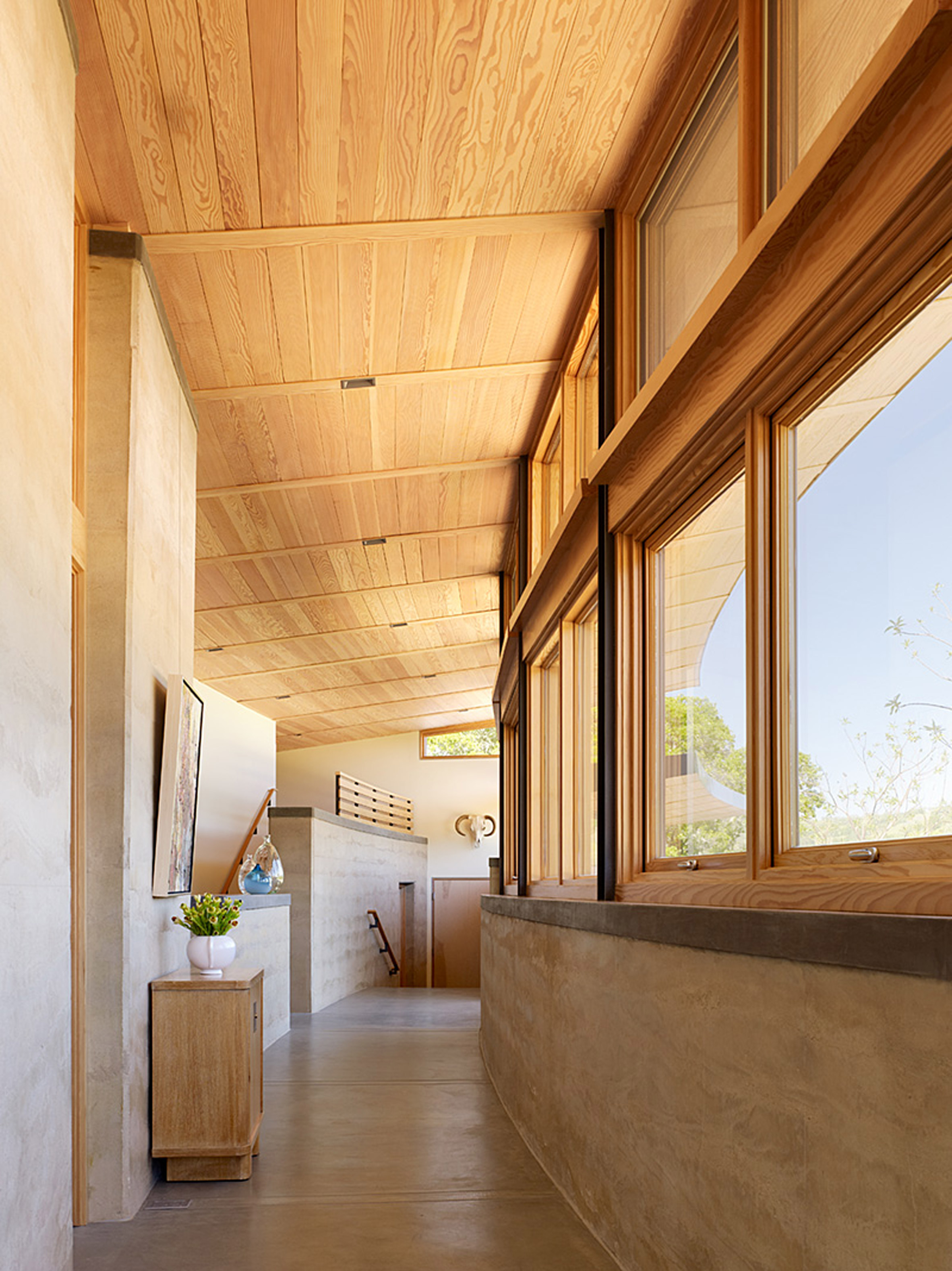 Caterpillar House by Feldman Architecture winds across California terrain-10