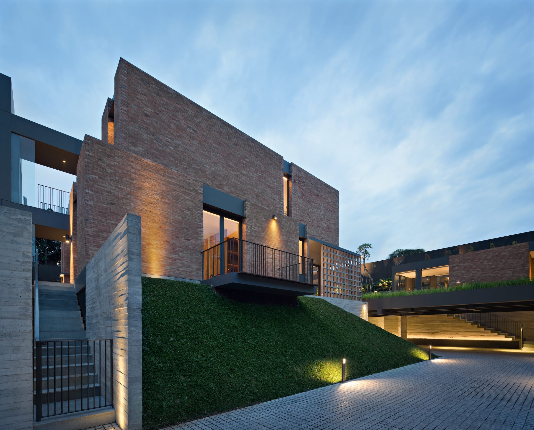 印度尼西亚现代共享住宅 · Kramat Jati House丨PT. Studio Air Putih-5