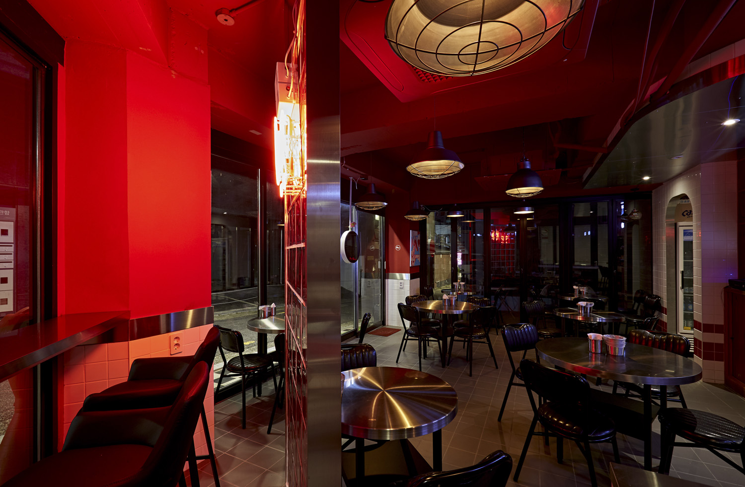 光影营造独特氛围的 18 坪小酒馆设计-14